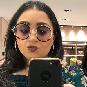 Meet your Posher, Tria